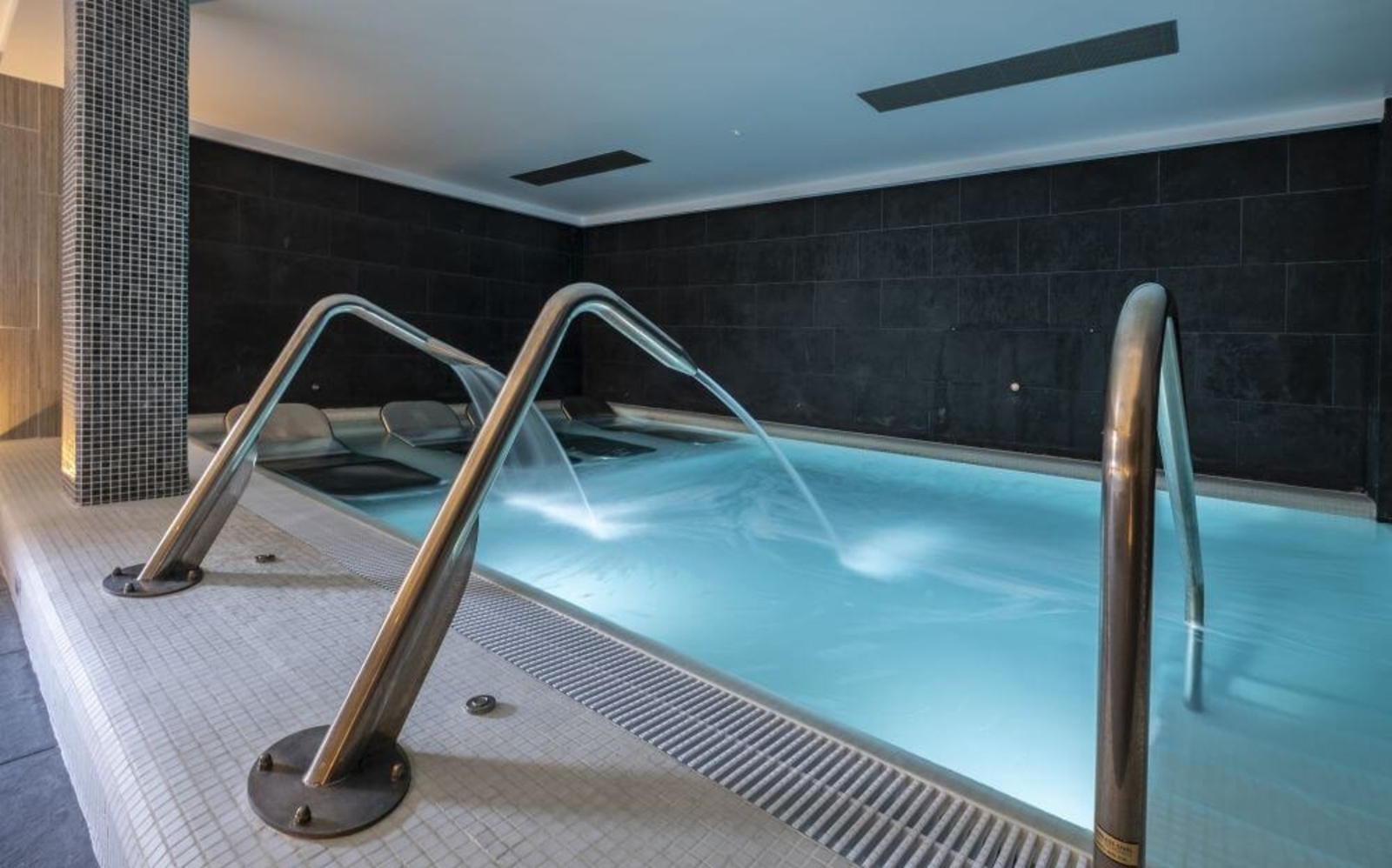 Hotel Rosamar Blau piscina climatizada en la zona de spa