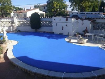 Cobertor de plástico azul de piscinas ovaladas
