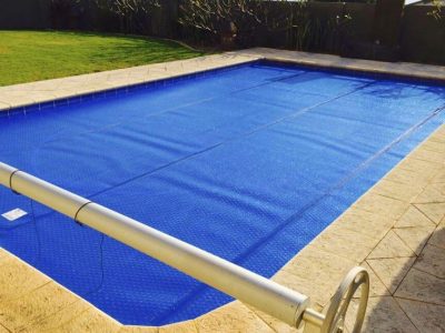 Cobertor de plástico azul enrollable de piscinas rectangulares
