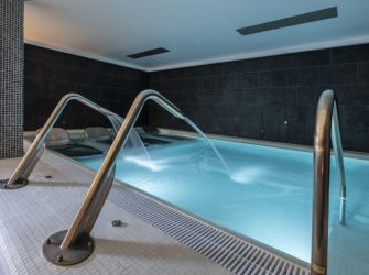 Hotel Rosamar Blau piscina climatizada en la zona de spa